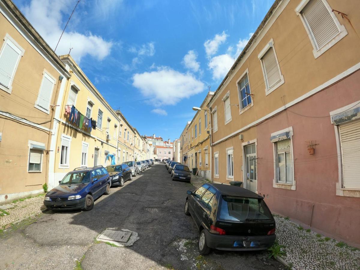Lisbon T2 Apartment In Typical Villa In Sapadores Лісабон Екстер'єр фото