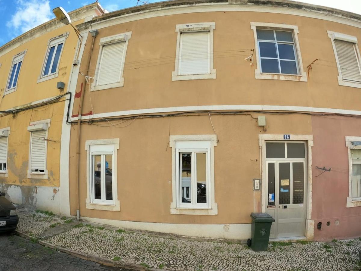 Lisbon T2 Apartment In Typical Villa In Sapadores Лісабон Екстер'єр фото